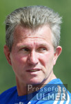Fussball 1. Bundesliga: Training S04, Trainer Jupp Heynckes