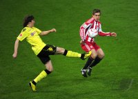 Fussball 1. Bundesliga : Kevin Grosskreutz (li, Borussia Dortmund)  gegen Philipp Lahm (re, FC Bayern Muenchen)