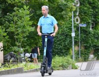 Oberbuergermeister Boris Palmer (Die Gruenen) auf einem E-Scooter