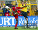 Fussball 1. Bundesliga: Dortmund - Freiburg, Zweikampf
