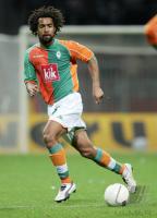 Fussball 1. Bundesliga: Bremen, OWOMOYELA Einzelaktion am Ball