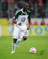 Fussball: 1. Bundesliga Saison 2010/2011: VfL Wolfsburg, GRAFITE am Ball