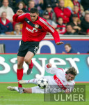 Fussball - Bundesliga , Leverkusen - Stuttgart Zweikampf