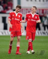 Fussball 1. Bundesliga: Thomas Mueller MIT Bastian Schweinsteiger (V. LI., FCB)