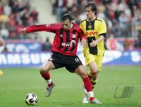 Fussball 1. Bundesliga: Leverkusen - Dortmund, Zweikampf