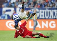 Fussball 1. Bundesliga: Schalke - Bayern, Zweikampf