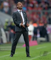 Fussball  1. Bundesliga Saison 2013/2014: FC Bayern Muenchen - Borussia Moenchengladbach