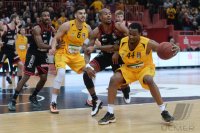 Basketball 1. Bundesliga 15/16 Hauptrunde: Walter Tigers Tuebingen - s.Oliver Baskets