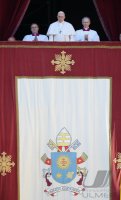 Rom; Papst Franziskus I. spricht den Urbi Et Orbi Segen
