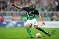 Fussball: 1. Bundesliga Saison 2010/2011: Werder Bremen, SILVESTRE am Ball