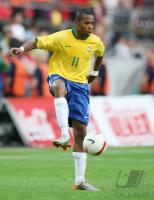 Fussball International: Brasilien, ROBINHO Einzelaktion am Ball