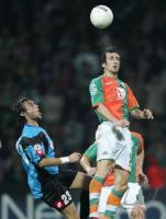 Fussball Champions League: Bremen - Udinese, Zweikampf