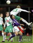 Fussball UCL, Bremen - Anderlecht, Zweikampf