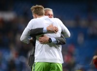 Fussball International, Champions League Saison 2011/2012: Torwart Manuel Neuer wird umarmt von Trainer Jupp Heynckes  (FC Bayern Muenchen)