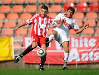 Fussball 3. Bundesliga:  Danny Schwarz (li, FC Bayern II) gegen Michael Gardawski (re, Stuttgart II)