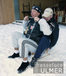 SKI   Weltcup Abfahrt Mnner Spassvgel; Fritz Strobl (li) und Krll  auf dem Schlitten