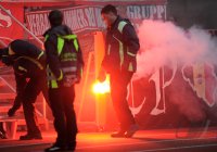 Fussball 1. Bundesliga, Saison 2011/2012:  Koeln Fankurve mit einem Bengalischen Feuer zum Fasching