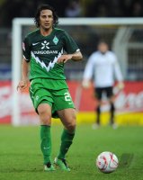 Fussball: 1. Bundesliga Saison 2010/2011: Werder, PIZARRO Einzelaktion am Ball