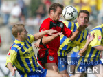 Fussball Bundesliga: Braunschweig - Reutlingen, Zweikampf