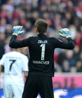 Fussball 1. Bundesliga, Saison 2012/2013:  Torwart Ron Robert Zieler (Hannover 96)