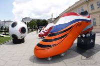 FUSSBALL EURO 2008: Ueberdimensionale Fu&sect;ballschuhe