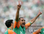 Fussball 1. Bundesliga: Bayern - Bremen, Jubel AILTON n. 0:3