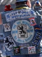 2. Fussball Bundesliga: 1860 Muenchen Fan mit einer Kutte