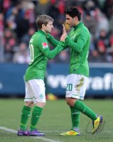 Fussball 1. Bundesliga  Saison 2011/2012:  Marko Marin (li.) wird eingewechselt fuer Mehmet Ekici (SV Werder Bremen)
