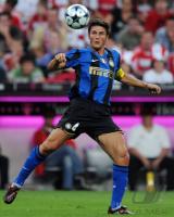FUSSBALL INTERNATIONAL: Inter, ZANETTI Einzelaktion