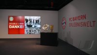 Fussball 1. Bundesliga Saison 18/19: Ehrung Doubelsieger 1969 des FC Bayern Muenchen