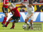 Fussball Bundesliga: Leverkusen - Bayern, Zweikampf
