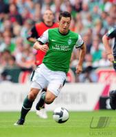 FUSSBALL, 1. BUNDESLIGA, Werder Bremen: OEZIL Einzelaktion