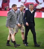 Fussball 1. Bundesliga 24/25: FC Bayern Muenchen feiert die 34. Deutschen Meisterschaft