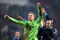 Fussball DFB Pokal 10/11 : JUBEL Torwart Manuel Neuer mit Torwart Mathias Schober (v. li., FC Schalke 04)