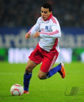 Fussball: 1. Bundesliga Saison 2010/2011: Hamburger SV, BEN-HATIRA am Ball