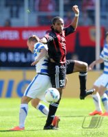 Fussball 2. Bundesliga: Daniel Brosinski (MSV Duisburg) gegen Caiuby Francisco da Silva (FC Ingolstadt )
