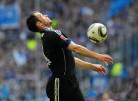 FUSSBALL, 1. BUNDESLIGA, 27. Spieltag: Schalke, WESTERMANN am Ball