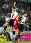 Fussball 2. Bundesliga: Koeln - Frankfurt, Zweikampf