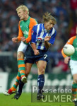 Fussball 1. Bundesliga: Bremen - Berlin, Zweikampf