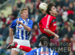 Fussball 1. Bundesliga: Leverkusen - Berlin, Zweikampf