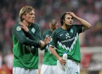 Fussball DFB Pokal 10/11 :  Enttaeuschung Claudio Pizarro (SV Werder Bremen)