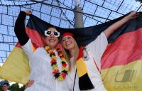 FUSSBALL WM 2010, Public Viewing im Olympiastadion MuenchenFUSSBALL WM 2010, VORRUNDE: Deutschland - Serbien