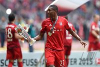 Fussball, 1. Bundesliga  Saison 13/14: Jubel FC Bayern Muenchen mit Schale