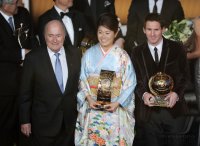 Fussball International  FIFA Ballon d Or 2011: Homare Sawa (Japan) und Lionel Messi (Argentinien)