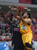 Basketball 1. Bundesliga 14/15 Hauptrunde:  Walter Tigers Tuebingen - medi bayreuth
