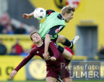 Fussball 1. Bundesliga: Lautern - Koeln, Zweikampf