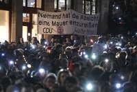 Lichtermeer fuer die Demokratie auf dem Tuebinger Marktplatz