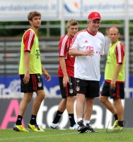 Fussball 1. Bundesliga Saison   2011/2012 :  Thomas Mueller , Trainer Jupp Heynckes  (v. li., FC Bayern Muenchen)