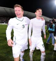 Fussball International  Play Off, (v. li.) SLO JUBEL mit Mavric Rozic ,  Milivoje Novakovic