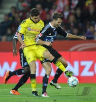 Fussball 1. Bundesliga :  Robert Lewandowski (li, Borussia Dortmund)gegen Dennis Diekmeier (re, Hamburger SV)